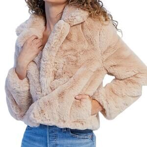 MinkPink Faux Fur Anya Jacket Coat L Tan Fuzzy Plush Cozy Mobwife Party Retro